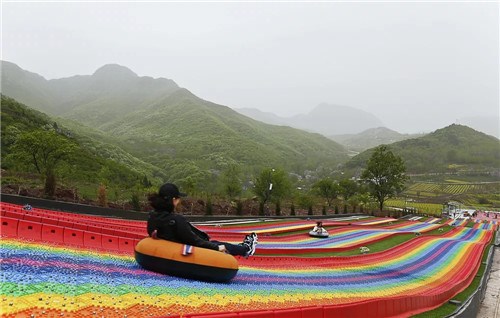 循化彩虹滑草场